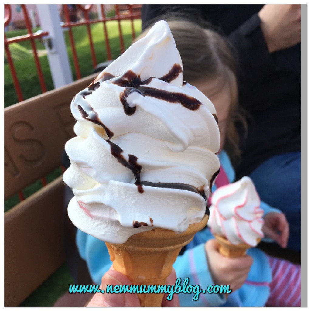 Visiting Peppa Pig World with a 2 year old - review Southampton on our family day out with 2 year old mummy blogger ice cream in the sun