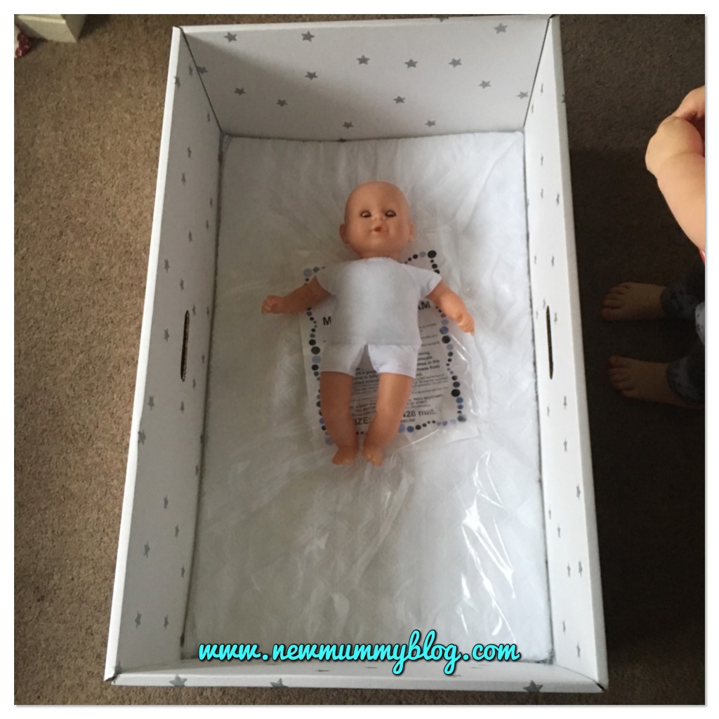 Using a British baby box - with dolly! Mum to be